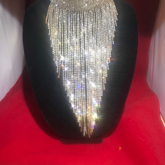 Jewelry - Silver Rhinestone V-neck necklace